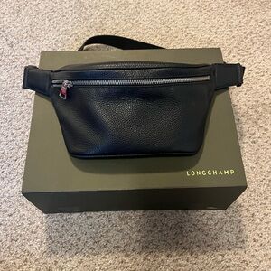 Longchamp LE FOULONNÉ M BELT BAG. Light use.